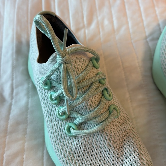 ALLbirds - Picture 3 of 7